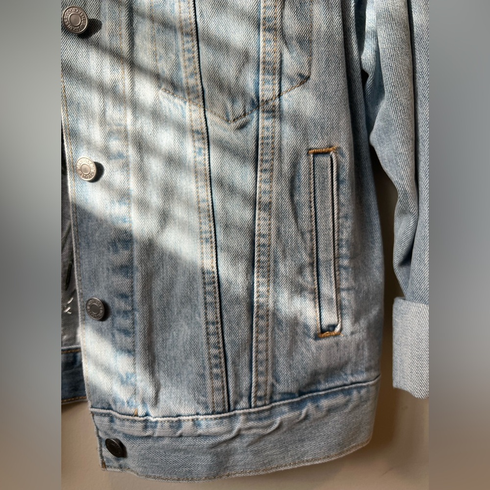 Levi's Denim Jacket with Floral Embroidery - Picture 10 of 15